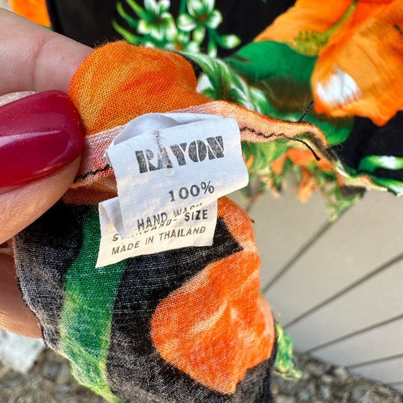 Heart Shaped Hawaiian Flowers Sarong - Picture 7 of 7